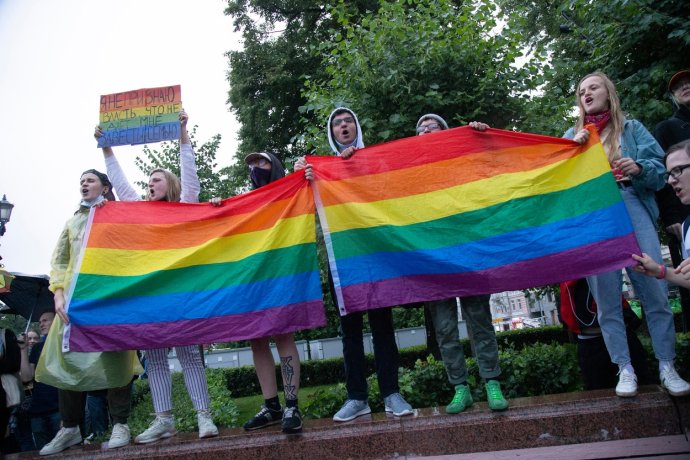 Dnes si veřejné vyjádření LGBTQ identity v Rusku moc neumíme představit, tento protest se odehrál v roce 2020. Foto: ČTK
