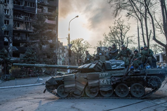 Ukrajinci se vracejí domů bojovat za svou zemi. Rusové risknou cokoli, aby nemuseli. Foto: Maximilian Clarke/Zuma Press/ Profimedia