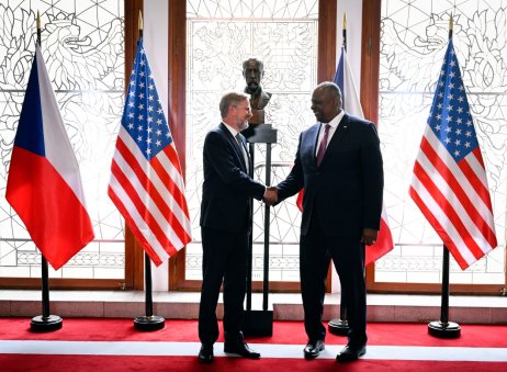 Předseda vlády Petr Fiala (ODS) přivítal amerického ministra obrany Lloyda Austina (vpravo). Foto: ČTK