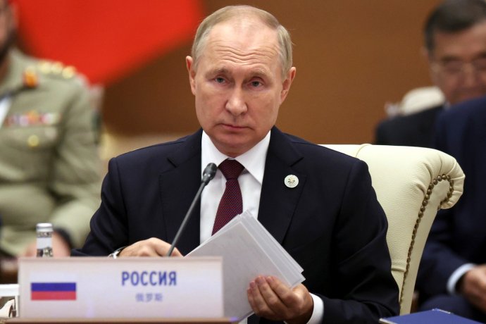 Ruský prezident Vladimir Putin na summitu v Uzbekistánu. ČTK / AP / Sergei Bobylev