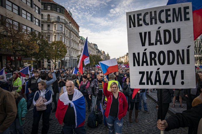 Protivládní demonstrace na Václavském náměstí v Praze. Foto: Gabriel Kuchta, Deník N