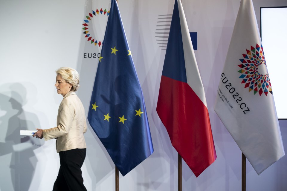 Předsedkyně Evropské komise von der Leyen na summitu v Praze. Foto: Gabriel Kuchta, Deník N