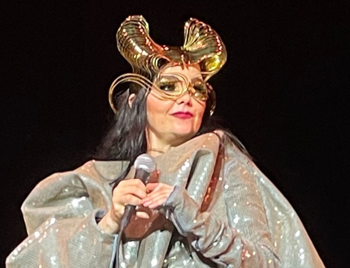 Björk v Paříži v roce 2022. Foto: Frédéric Vicomte - https://www.instagram.com/fredericpirate/, CC BY-SA 4.0, https://commons.wikimedia.org/w/index.php?curid=119745147