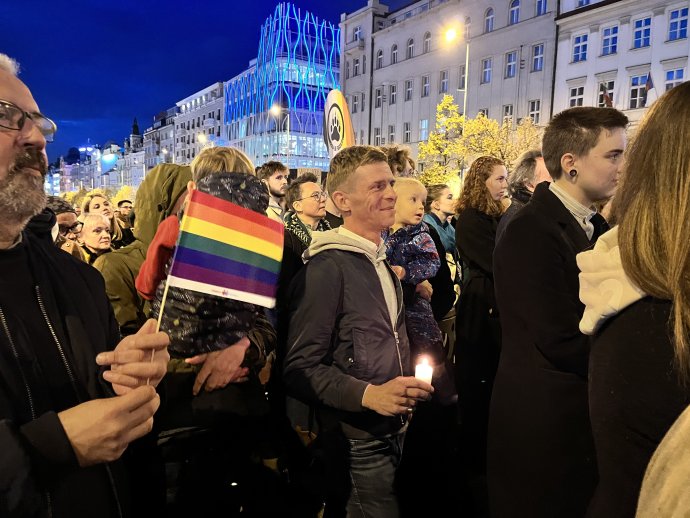 Na pražském Václavském náměstí se včera konalo shromáždění proti nenávisti. Foto: Barbora Loudová, Deník N