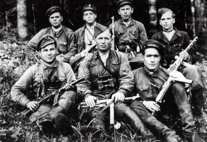 Příslušníci Ukrajinské povstalecké armády, která v polovině minulého století bojovala za samostatnost své země. Foto: Wikimedia Commons