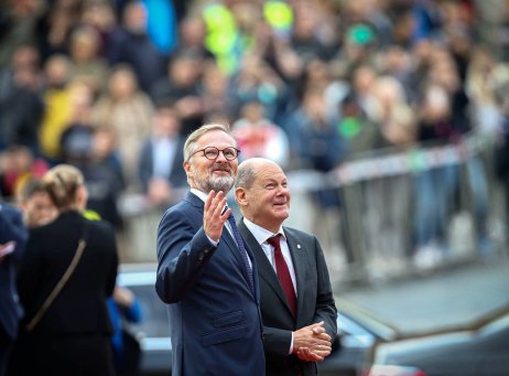Premiér Petr Fiala vítá německého kancléře Olafa Scholze. Foto: Gabriel Kuchta, Deník N