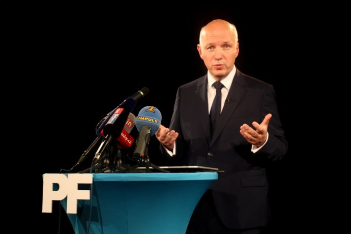 Senátor Pavel Fischer oznamuje, že sesbíral dostatek podpisů pro prezidentskou kandidaturu. Foto: Marie Dámková, Deník N