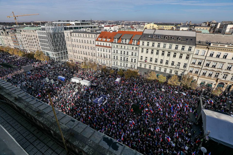 Zaplněná horní část Václavského náměstí v Praze 28. října 2022. Foto: Gabriel Kuchta, Deník N