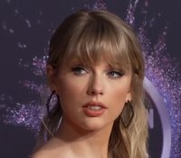 Taylor Swiftová na snímku z roku 2019. Foto: <a href="https://commons.wikimedia.org/w/index.php?curid=90905376">Cosmopolitan UK, CC BY 3.0</a>