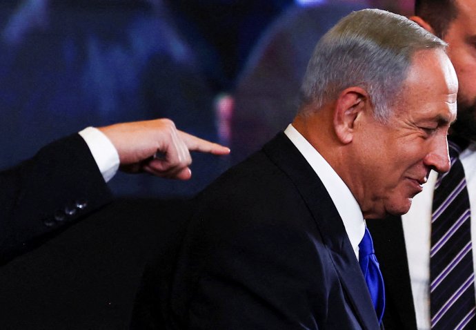 I v těchto volbách šlo opět o něj: o expremiéra a předsedu Likudu Benjamina Netanjahua. Zde je v jeruzalémském stranickém volebním štábu během pátých voleb za tři a půl roku, 2. listopadu 2022. Foto: Ronen Zvulun, Reuters