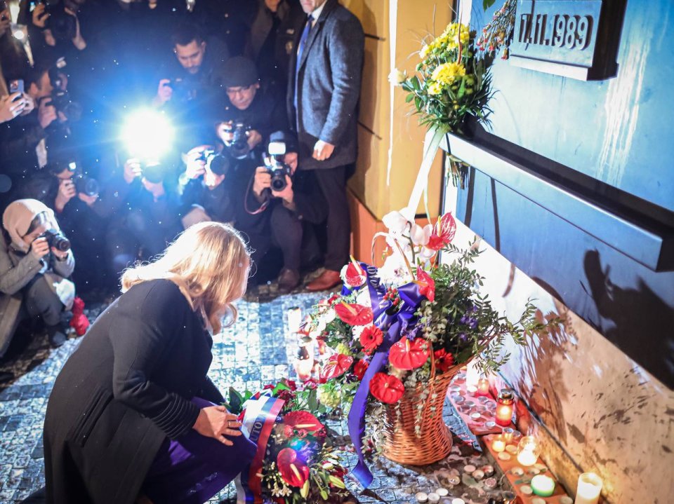Zuzana Čaputová na Národní třídě. Foto: Gabriel Kuchta, Deník N