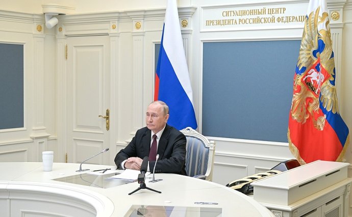 Putin nepřímo obviňuje své generály ze ztráty Chersonu. Foto: Kremlin.ru