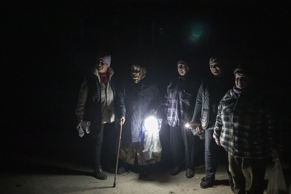 Olja, Nela, Naďa, Olja a Lena. Kamarádky ve tmě, do které je uvrhlo Rusko. Foto: Gabriel Kuchta, Deník N