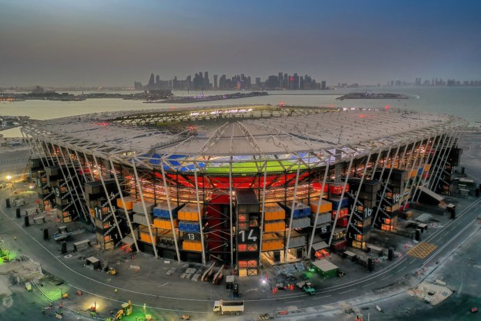 Stadion 974 v Kataru, dějiště sedmi zápasů mistrovství světa ve fotbale. Po šampionátu se plánovala jeho kompletní demontáž. Foto: Profimedia