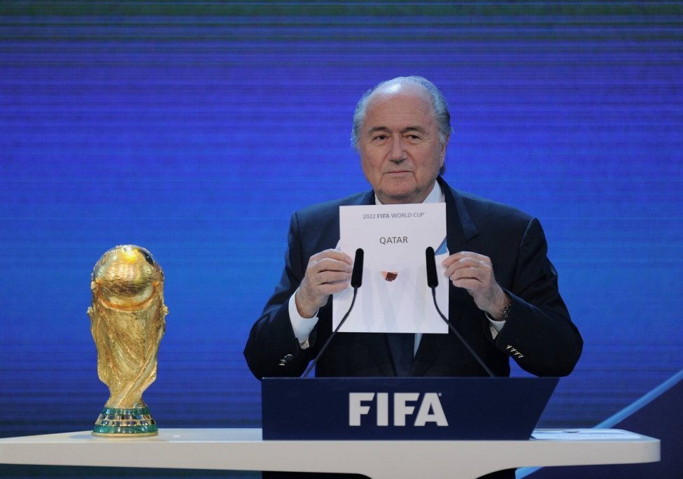 Bývalý prezident FIFA Sepp Blatter 2. prosince 2010 oznámil světu, že mistrovství světa v roce 2022 bude pořádat Katar. Ještě předtím přiřkl šampionát pořádaný v roce 2018 Rusku. Foto: ČTK / imago sportfotodienst / imago sportfotodienst via www.imago-images.de
