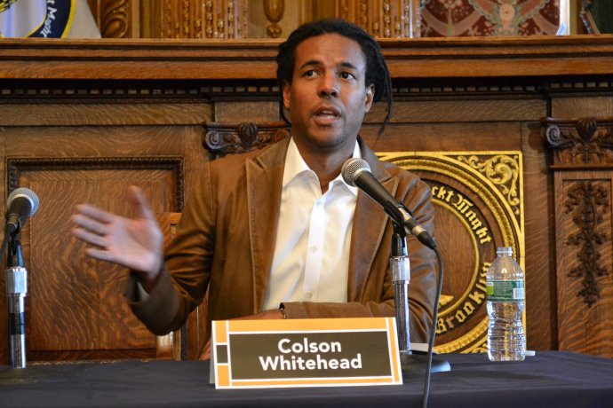 Colson Whitehead. Foto: editrrix from NYC - Colson Whitehead @ BBF, CC BY-SA 2.0, https://commons.wikimedia.org/w/index.php?curid=48554468