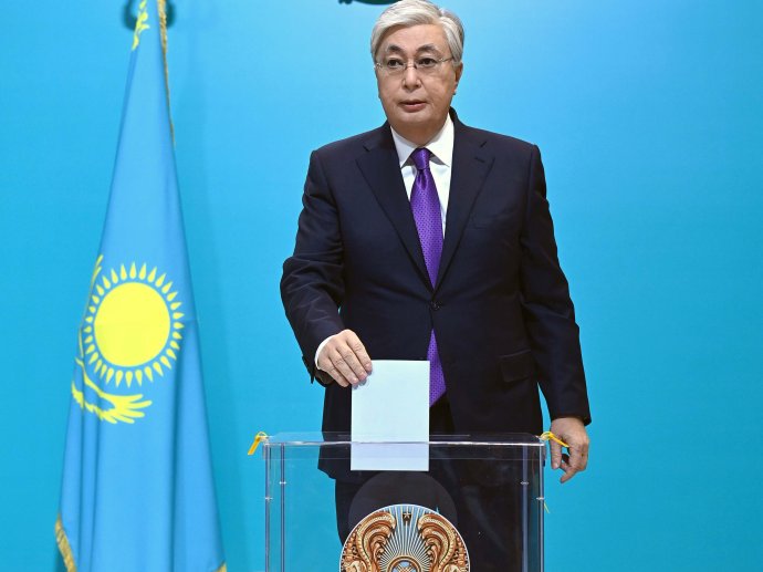 Kazachstánský prezident Tokajev hlasuje v prezidentských volbách 2022. Foto: úřad prezidenta, akorda.kz
