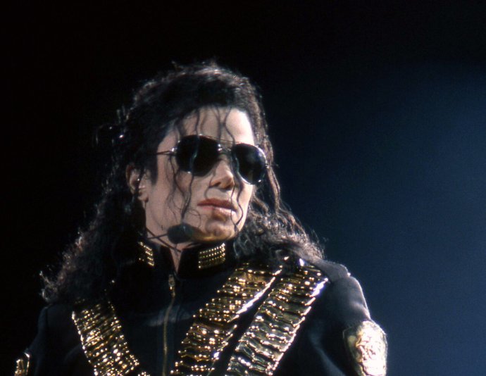 Michael Jackson v roce 1993 na světovém turné Dangerous World. Foto: Constru-centro – Own work, CC BY-SA 4.0, https://commons.wikimedia.org/w/index.php?curid=62393850
