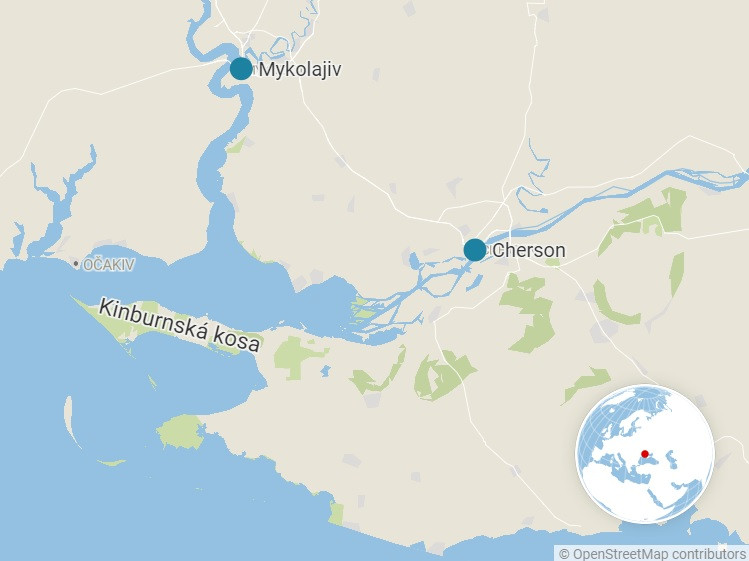 Ukrajina a mapa tzv. Kinburnské kosy. Její území a území jižně od Dněpru, protékajícího Chersonem k západu, je stále pod kontrolou ruské armády. Grafika: Deník N s využitím nástroje Datawrapper