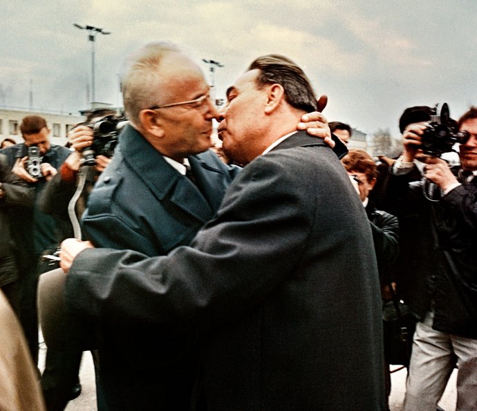Nejvyšší představitel sovětského impéria Leonid Brežněv (vpravo) s normalizačním vůdcem československých komunistů Gustávem Husákem v roce 1970. Foto: ČTK