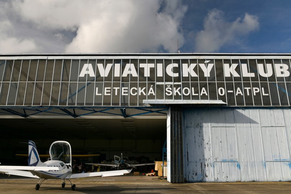 Letiště v Líních na Plzeňsku. Na pozemcích by mohla stát továrna na baterie do elektromobilů koncernu Volkswagen. FOTO: ČTK