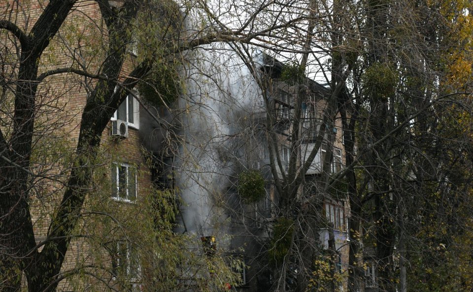 Ruský raketový útok na Kyjev. Foto: Andrew Kravchenko, AP/ČTK