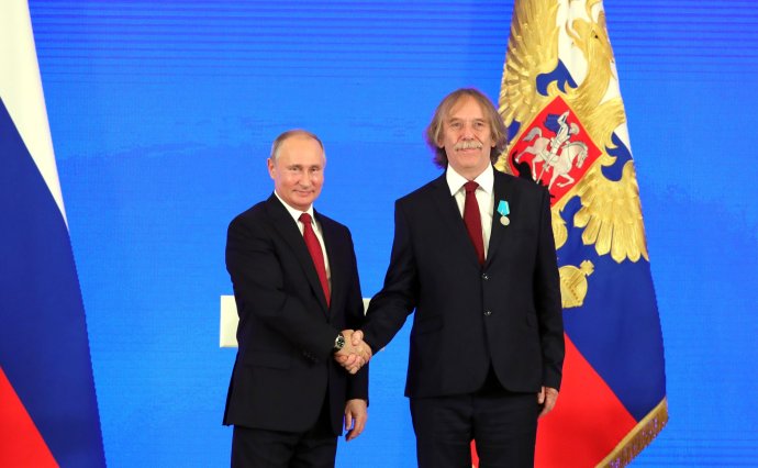 Jaromír Nohavica přijal medaili od Putina i po anexi Krymu. Foto: Kremlin.ru