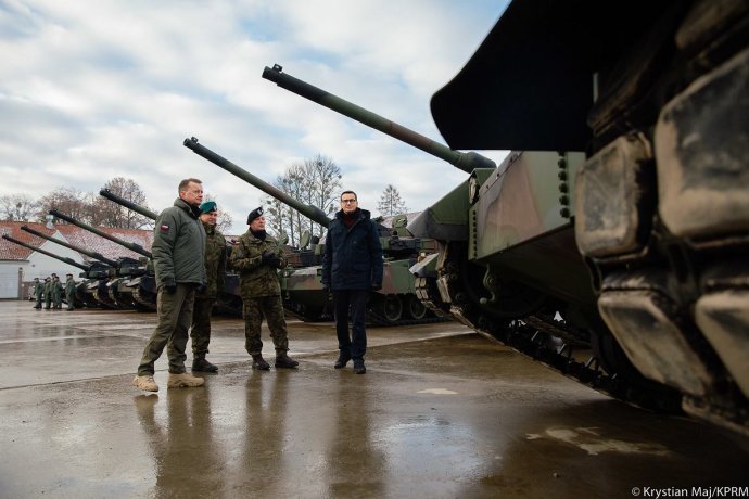Korejské tanky K2 Black Panther z první dodávky Polsku si prohlédl premiér Morawiecki. Foto: Krystian Maj, úřad polské vlády