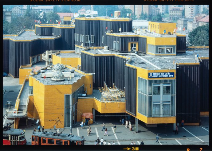 Obchodní středisko Ještěd v Liberci, 1968–1979, Miroslav Masák, Karel Hubáček. Foto Pavel Štecha, Soukromá sbírka