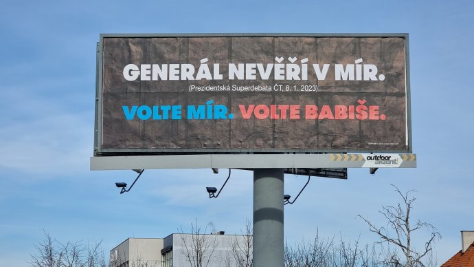 Předvolební billboard Andreje Babiše. Foto: Štěpán Kareš