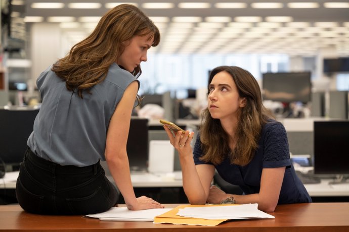 Zoe Kazan a Carey Mulligan ve filmu Když promluvila. Foto: Cinemart