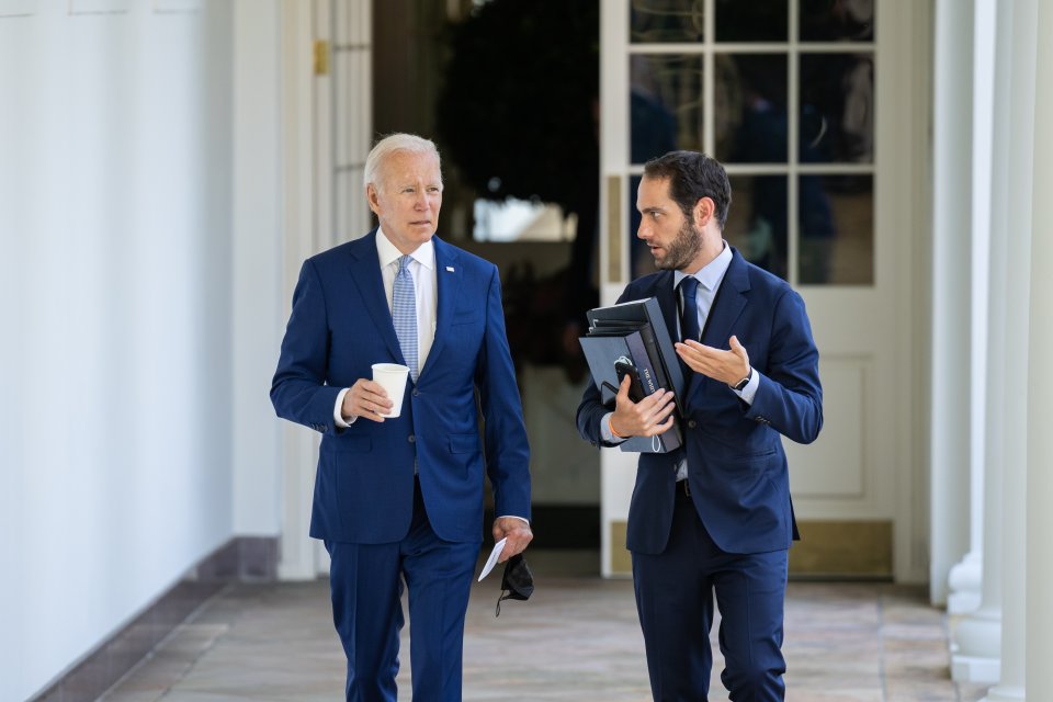 Bílý dům je pod stále větším tlakem, proč nález utajovaných dokumentů ihned neoznámil veřejnosti. Kritici namítají, že se tím Biden záměrně snažil první nález zamlčet, protože bylo krátce před kongresovými volbami. Foto: Adam Schultz, Bílý dům, Flickr