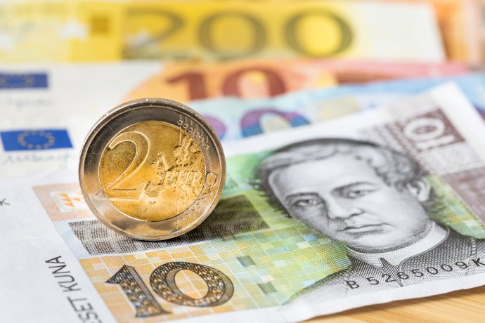 Euro definitivně nahrazuje kunu. Od půlnoci na 15. ledna platí v Chorvatsku už jen evropská měna. Foto: Rochu_2008, Adobe Stock