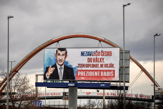 Tyto billboardy Andreje Babiše se objevily krátce po prvním kole prezidentských voleb. Foto: Gabriel Kuchta, Deník N