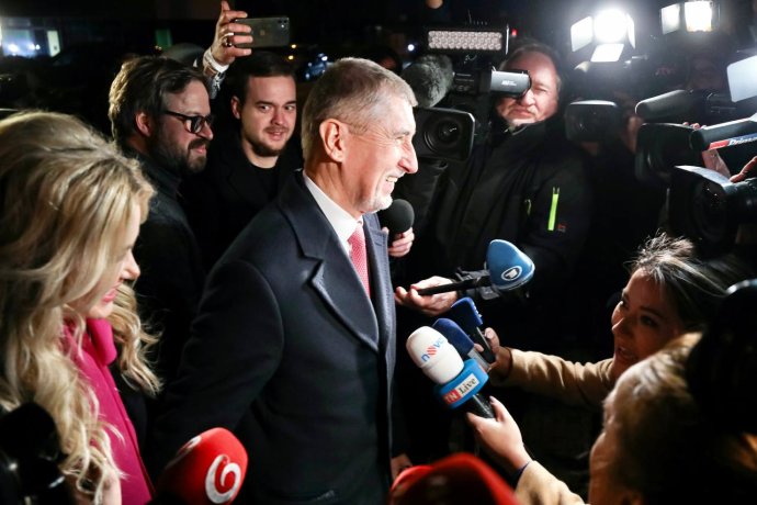 Andrej Babiš ve štábu ANO během prvního kola prezidentské volby. Foto: Gabriel Kuchta, Deník N