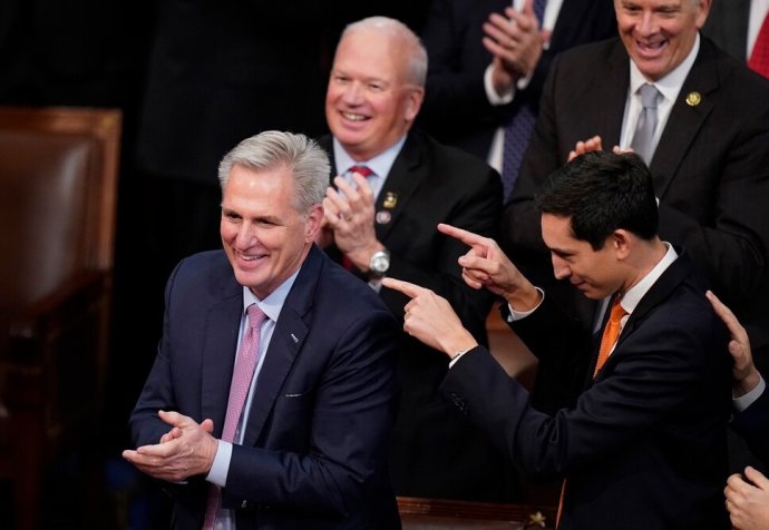 Chvíle, kdy se Kevin McCarthy stal předsedou 118. Sněmovny reprezentantů. Foto: Alex Brandon, AP/ČTK