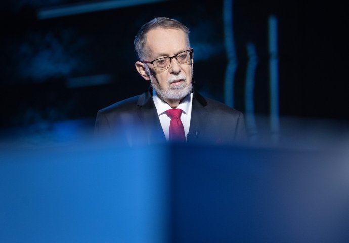 Prezidentský kandidát SPD Jaroslav Bašta před zahájením debaty v České televizi. Foto: ČTK