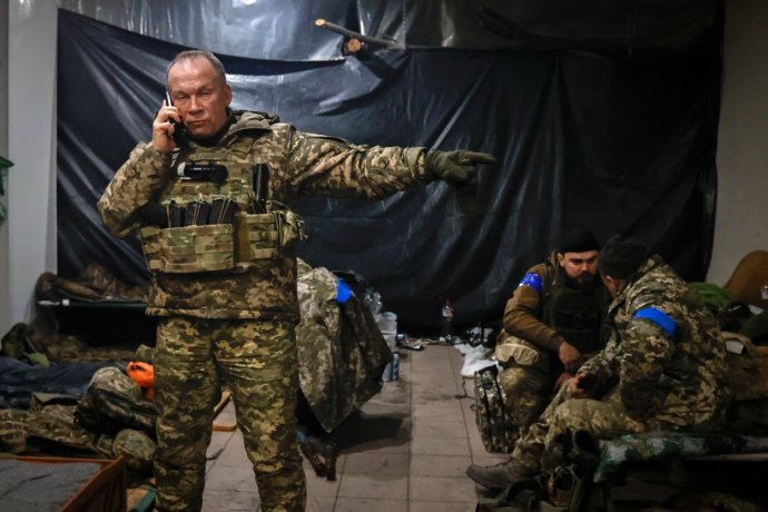 Velitel ukrajinské profiofenzivy Olexandr Syrskij v bunkru v Soledaru. Foto: ČTK/AP