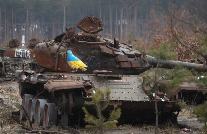 Rusko dává všemožně najevo, že o míru nechce jednat, dokud si Ukrajinu – nebo alespoň její část – nepodrobí. Foto: ČTK / AP / Efrem Lukatsky