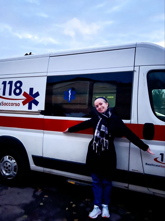 Vypořádat se s bezmocí z války pomáhá Natalii Drozd aktivita. Uspořádala například sbírku na sanitku pro vojáky na frontě. Foto: archiv Natalie Drozd