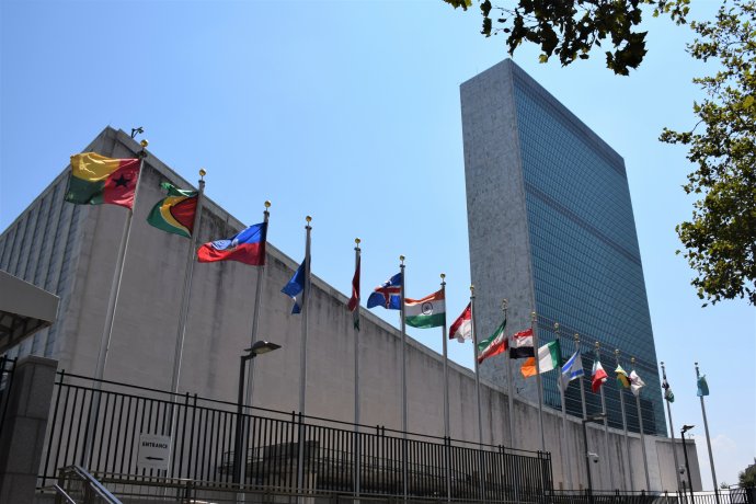 V OSN drtivá většina zemí odsoudila Rusko za anexi části ukrajinského území, do sankcí a dalšího vymezování se vůči Moskvě se řadě z nich už nechce (na snímku budova OSN v New Yorku). Ilustrační foto: Adobe Stock