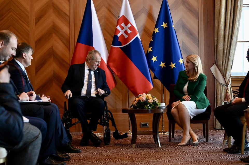 Prezident Zeman se slovenskou prezidentkou Čaputovou. Foto: Hrad