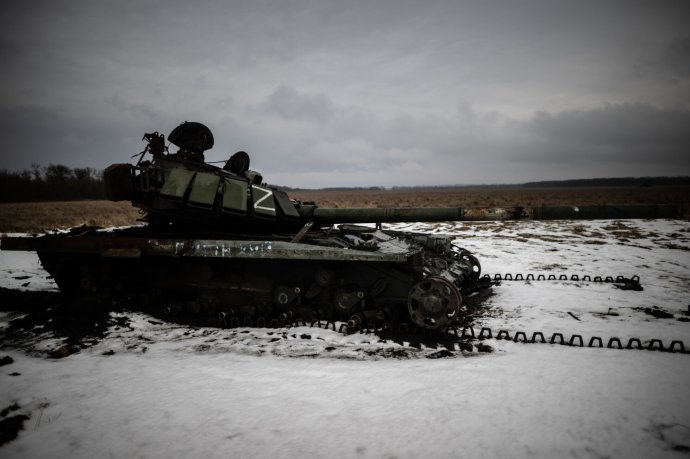 Zničený ruský tank. Ilustrační foto: Vladimír Šimíček, Denník N
