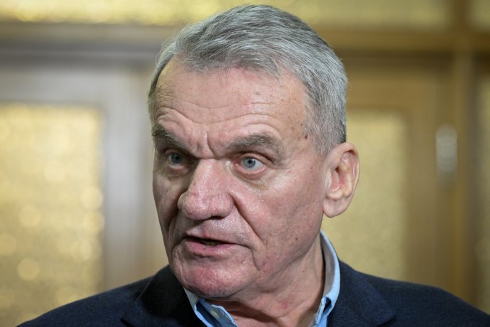 Budoucí primátor Bohuslav Svoboda na koaličním jednání. Foto: ČTK