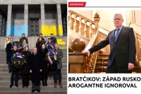 Jeden z nejúspěšnějších facebookových příspěvků ruské ambasády na Slovensku se týkal ukrajinských barev na bratislavském Slavíně (vlevo). Nejnověji se pochlubila rozhovorem v konspiračním časopise Extra Plus (vpravo).