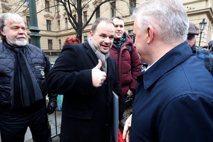 Předseda ČSSD Michal Šmarda na odborářské protivládní demonstraci. Foto: Ludvík Hradilek, Deník N