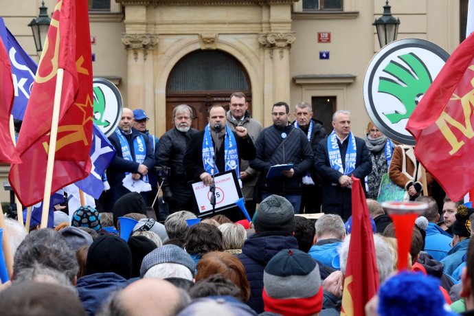 Zástupci opozičních stran na odborářské demonstraci. Foto: Ludvík Hradilek, Deník N