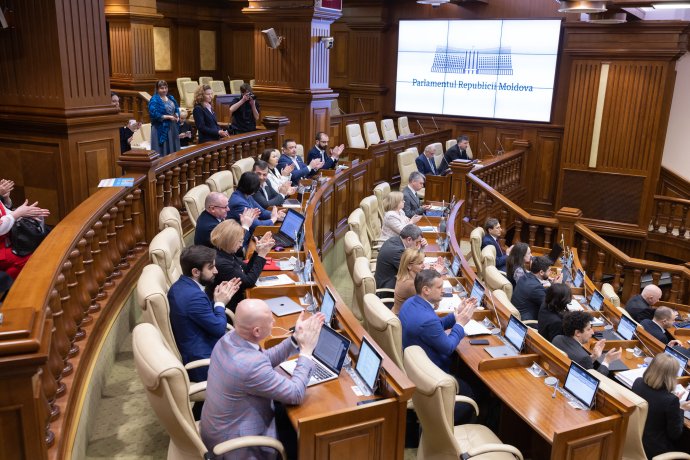 Moldavský parlament schválil změnu ústavy, podle níž je úřední jazyk od nynějška označen jako rumunština, nikoliv moldavština. Foto: moldavský parlament, parlament.md