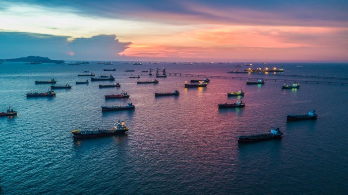 Tankery kotvící na moři. Foto: Kalyakan, Adobe Stock