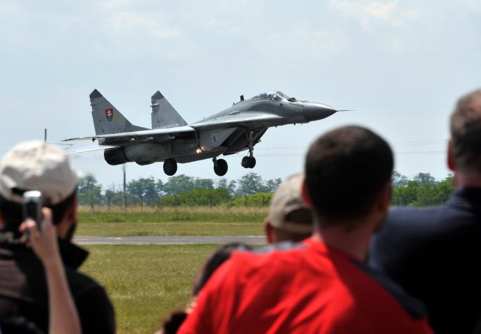 Letové ukázky stroje MiG-29 slovenských ozbrojených sil. Foto: ČTK